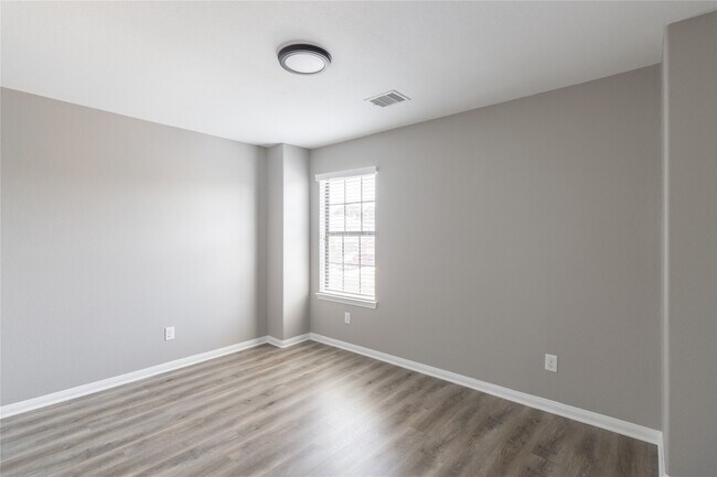 Building Photo - 23622 Virginia Pine Dr