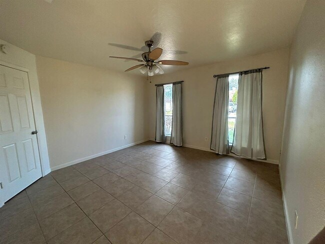 Building Photo - 16607 La Gloria Dr