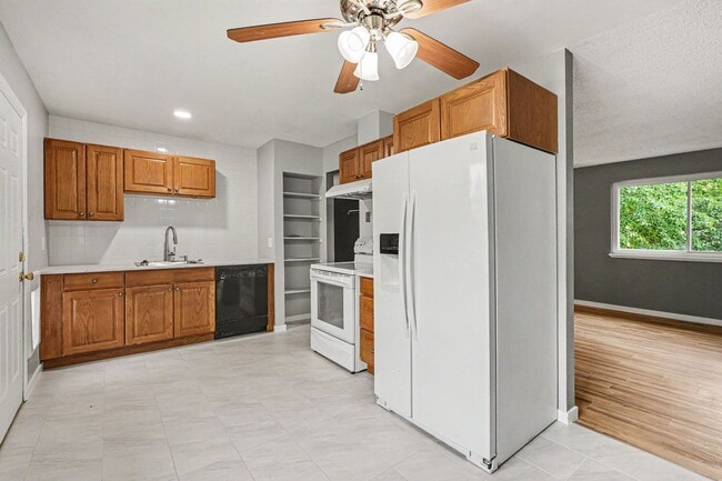 Building Photo - Spacious 4-Bedroom Home Near North Table Mountain