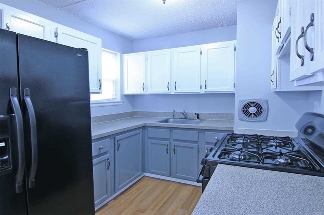 Building Photo - 34 Cedar St