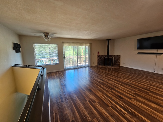 Foto del edificio - 2321 Birchwood Way