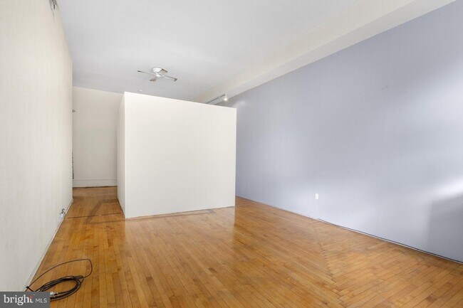 Building Photo - 2512 E Lehigh Ave