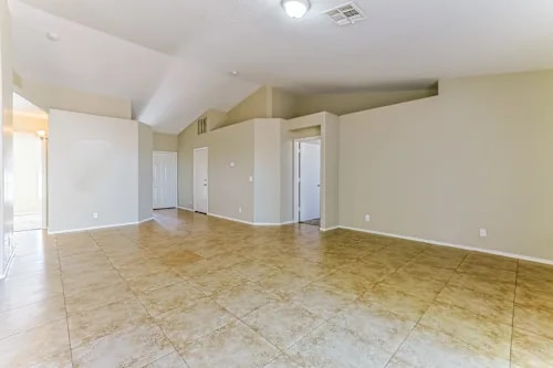 Building Photo - 504 N Hassett