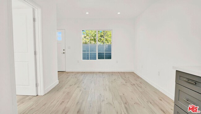 Foto del edificio - 5377 Manzanar Ave