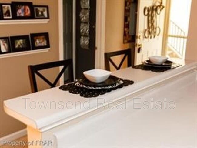 Foto del edificio - 405 Meadowland Ct