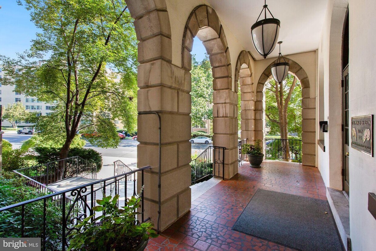Foto principal - 4514 Connecticut Ave NW
