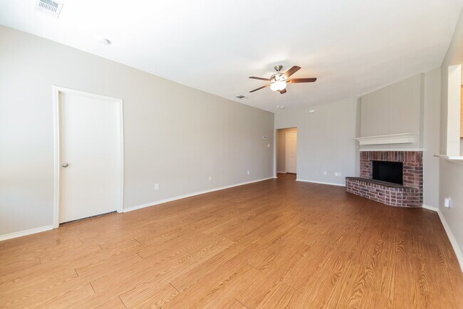 Foto del edificio - 420 Fireside Pl