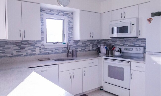 Building Photo - 212 N 33rd Ave