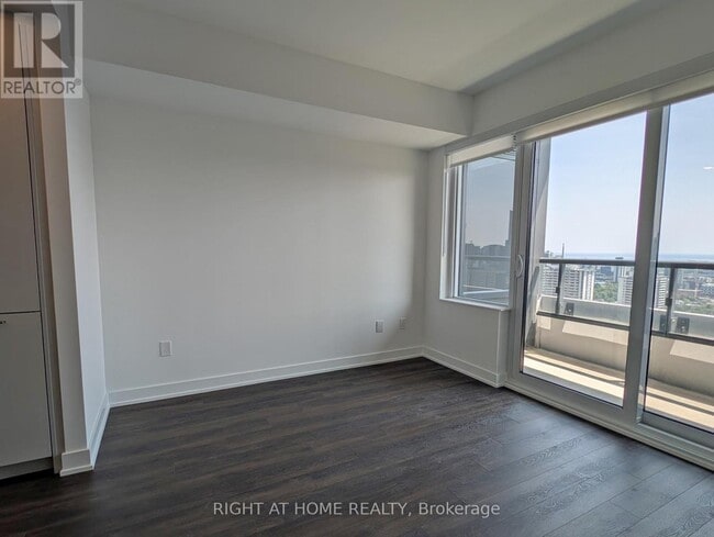 Building Photo - 609 Sherbourne St