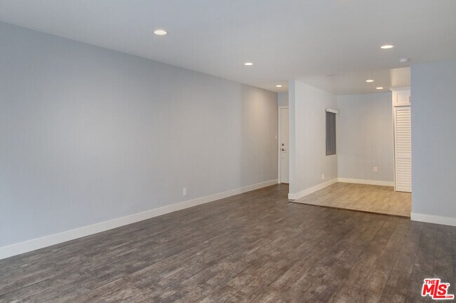 Foto del edificio - 1451 E Wilson Ave