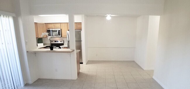 Foto del edificio - Beautiful Remodeled 1/1 Winter Park Condo ...