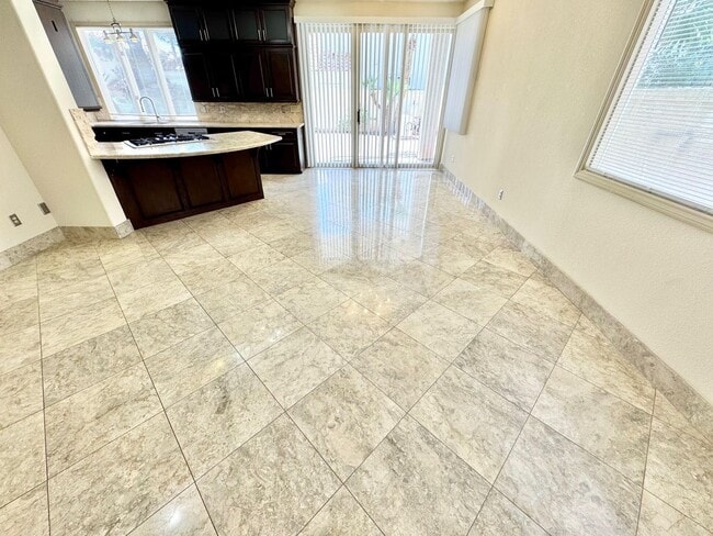 Building Photo - BEAUTIFUL TWO-STORY 4 BEDROOM 3 BATH HOME ...