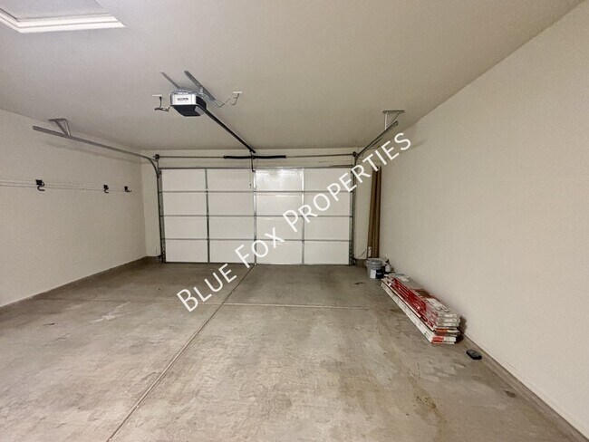 Foto del edificio - 8454 N Lone Ranger Rd