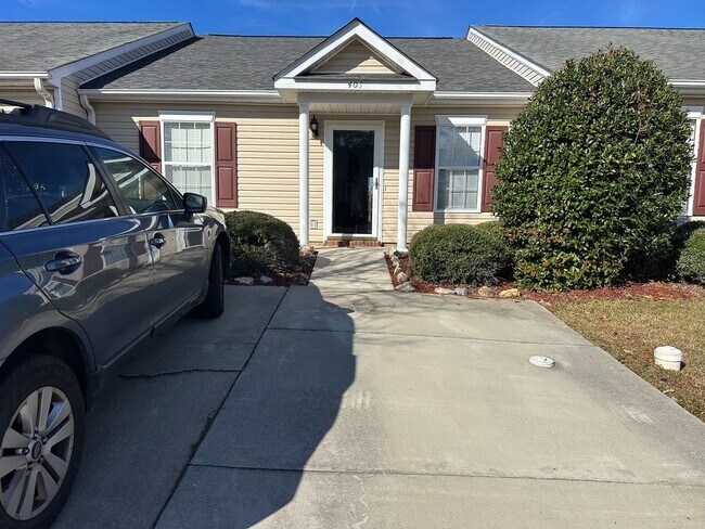 Foto del edificio - 403 Regency Park Drive