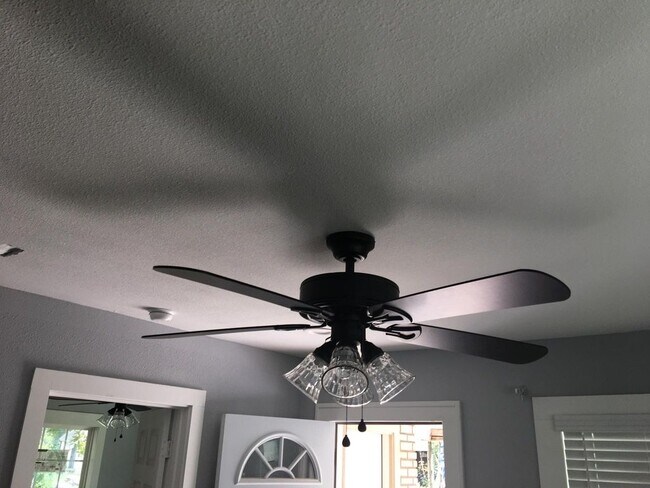 Foto del edificio - 2215 Garden Dr