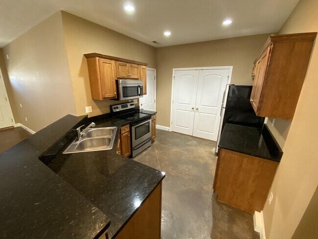 Foto del edificio - 537 Walnut Creek Dr