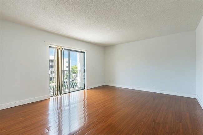 Foto del edificio - 500 NE 2nd St