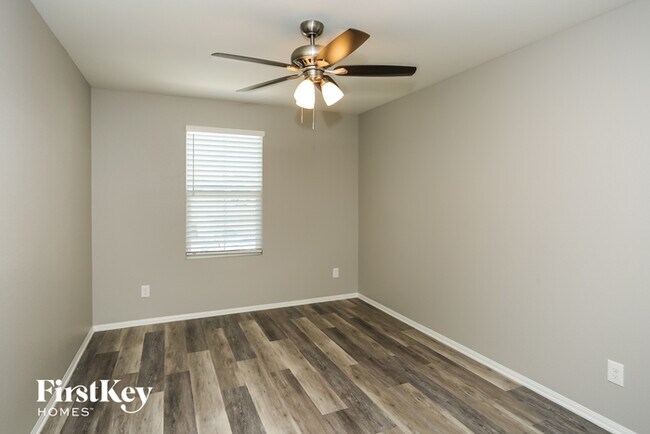 Foto del edificio - 7880 Forspence Ct
