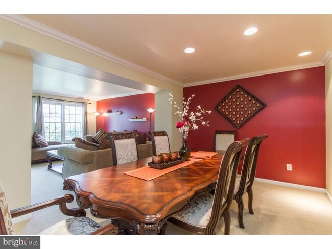 Building Photo - 293 Carmen Dr