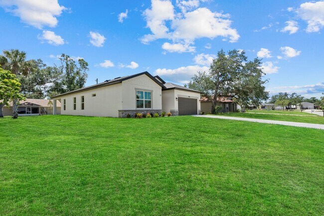 Building Photo - OCTOBER LEASING SPECIAL!  Spacious 4/3 Bra...