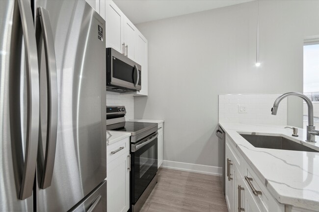 Photo - 649 N 35th St Apartments