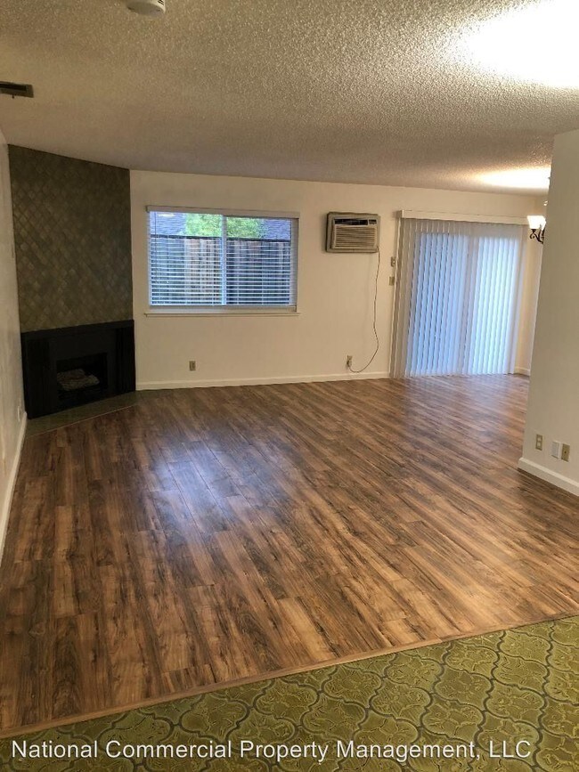 Building Photo - 5745 Clematis Dr