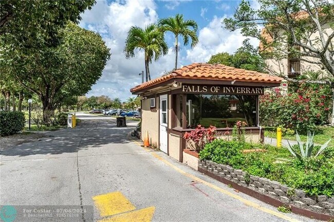 Foto del edificio - 6201 N Falls Cir Dr