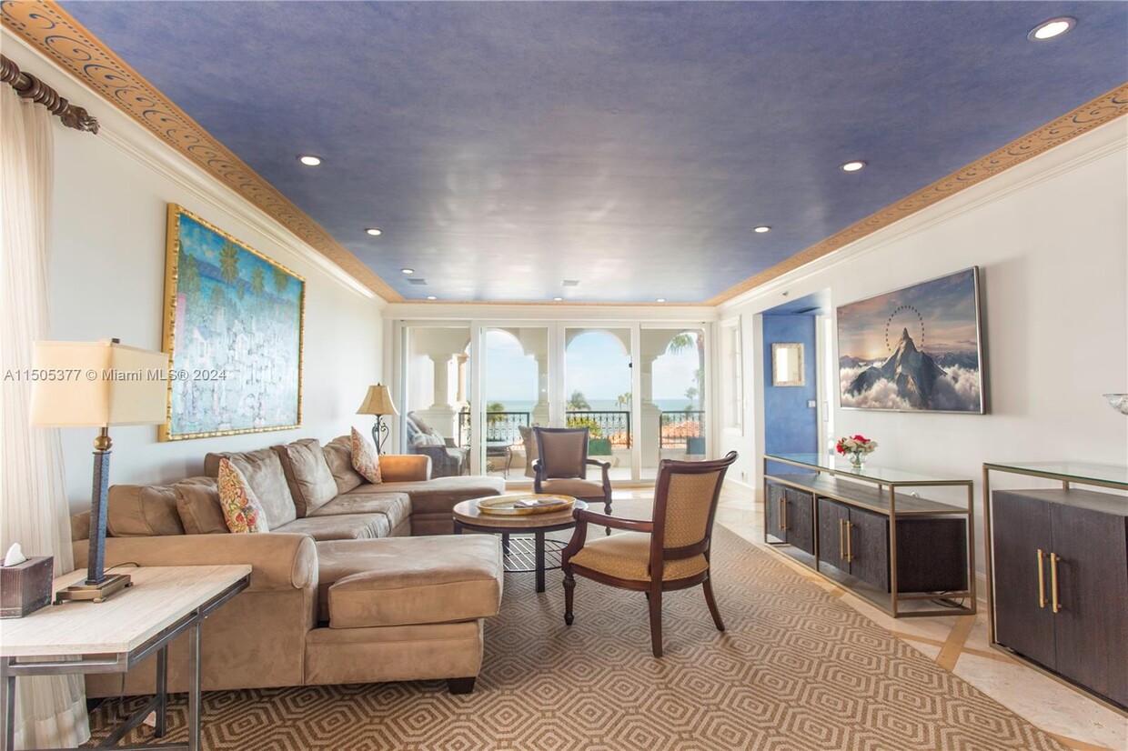 Foto principal - 19145 Fisher Island Dr