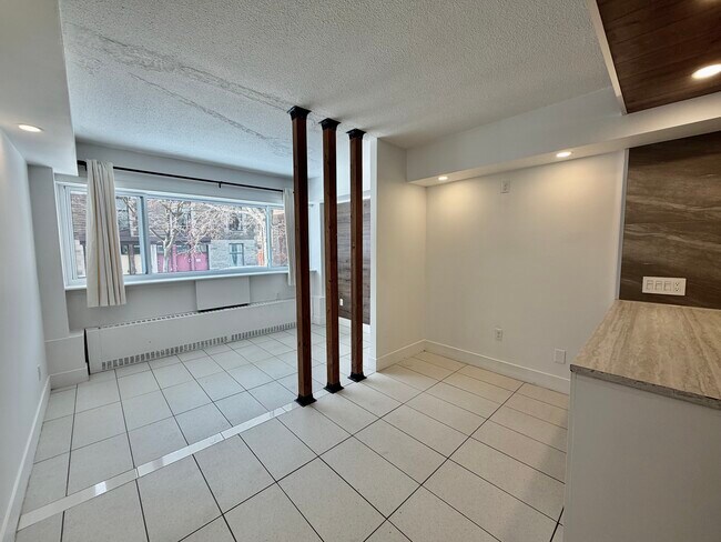 Building Photo - 1565 Rue Rachel E