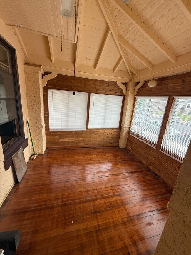Foto del edificio - Beautiful 4-Bedroom Twin Home in Elmwood P...