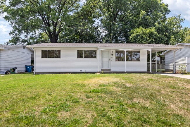 Building Photo - 906 Chula Dr