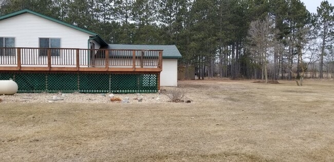 Building Photo - Private Split Level Home