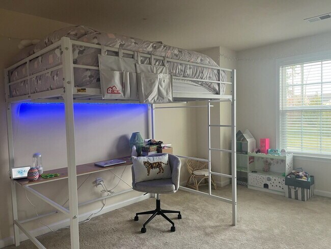 Foto del edificio - Beautiful 4 Bedroom Home in Spring Creek – Available June 1 – $3,500/mo