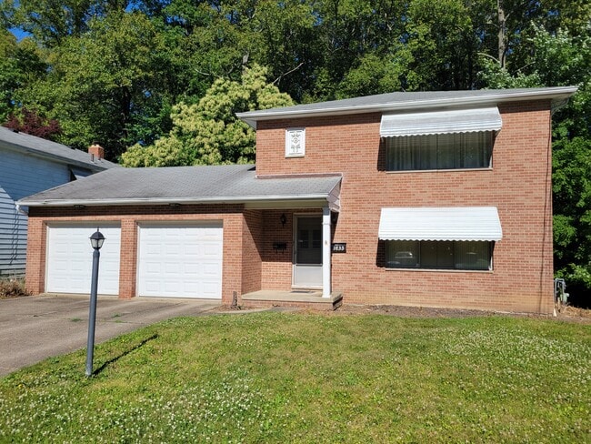 Building Photo - 1835 Cromwell Dr