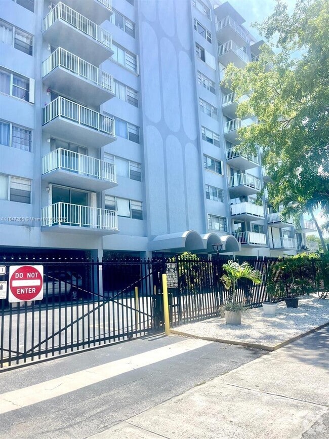 Building Photo - 1470 NE 125th Terrace