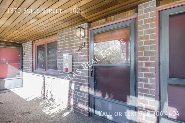 Building Photo - Gorgeous 1 bed 1 bath in Lakewood! Washer/...