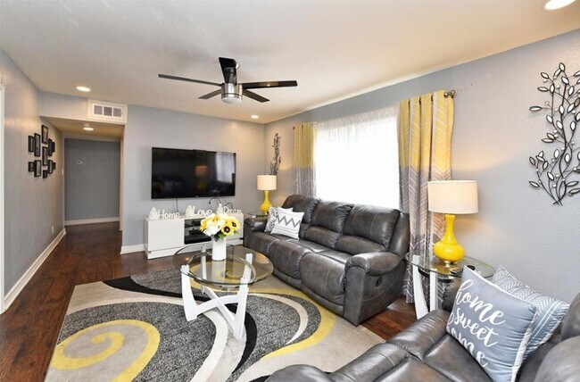 Foto del edificio - 6200 W Tidwell Rd