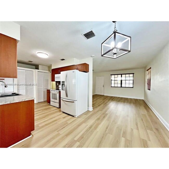Building Photo - 1351 W 34th St
