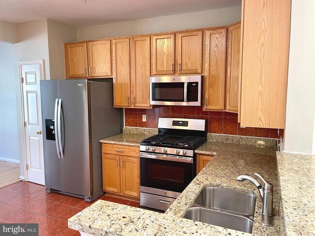 Building Photo - 10708 Begonia Ln