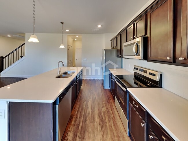 Building Photo - 5216 Valor Dr