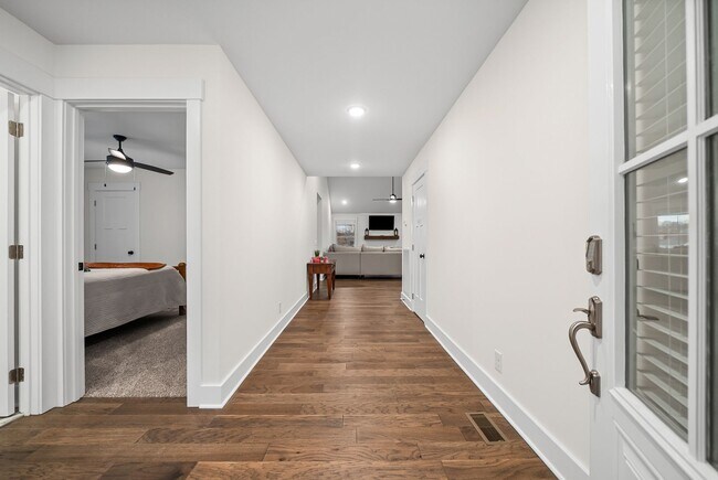 Foto del edificio - Spacious 3 Bedroom 2 Full Bath Home For Rent Near Dunbar Cave Road!