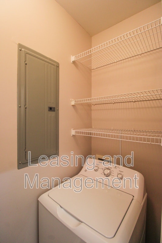 Building Photo - 600 Bucksley Ln
