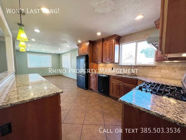 Building Photo - 4912 Trail Ave
