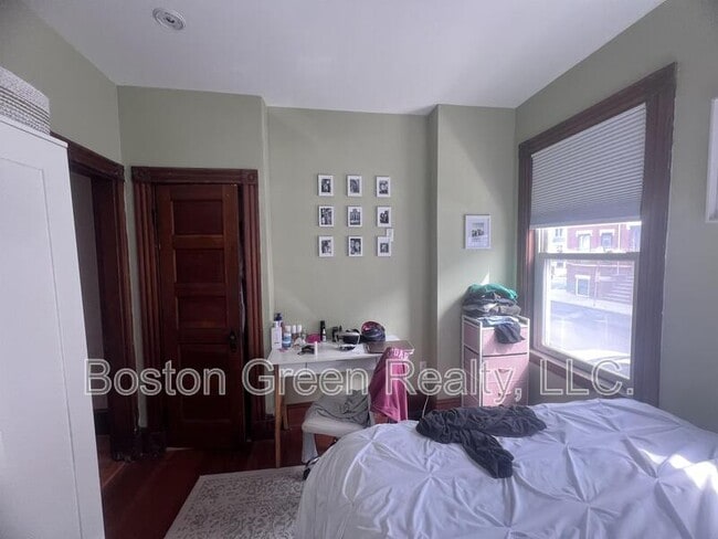 Building Photo - 181 M St