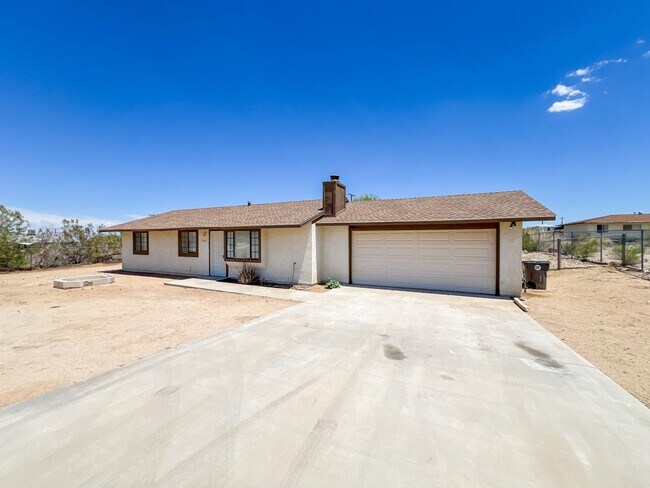 Foto del edificio - 29 Palms Home with Mountain Views
