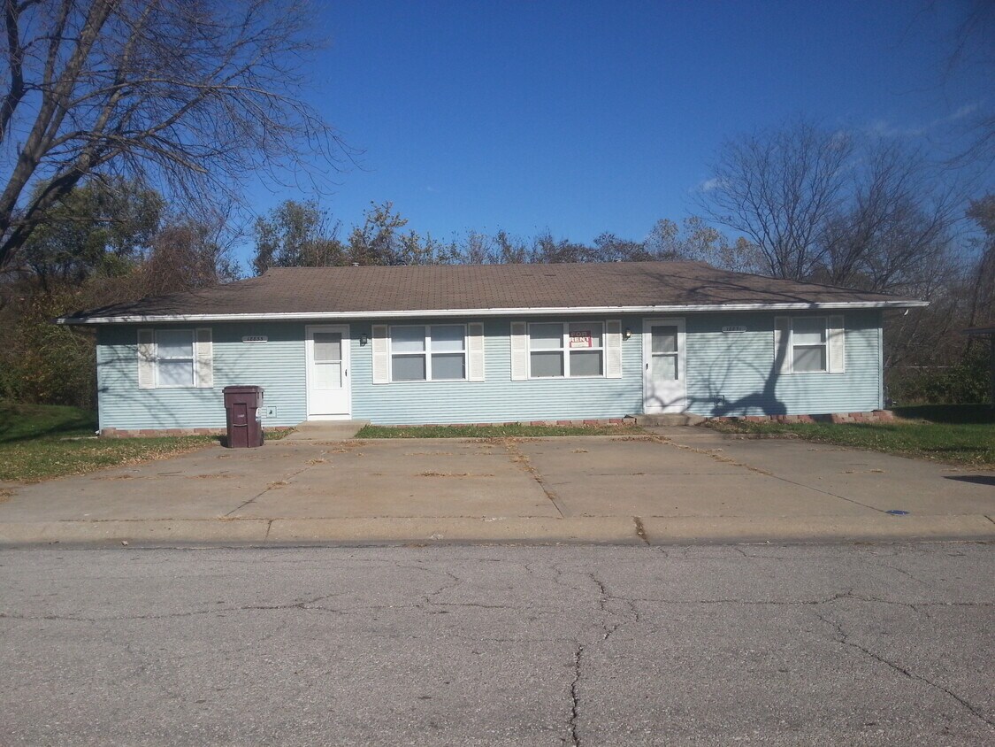 18851 E Wigwam Dr, Independence, MO 64056 Townhouse for Rent in Independence, MO