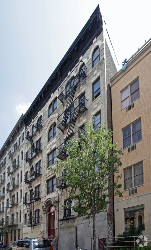 Building Photo - 156 S 1st St