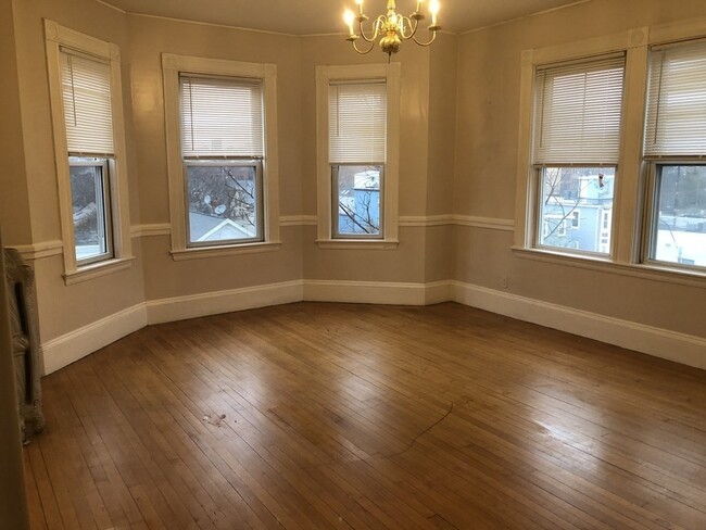 Building Photo - 68 Boylston St