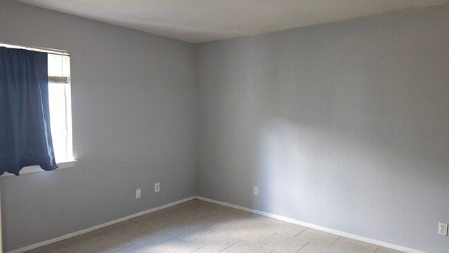 Building Photo - 1/1 Lyme Bay Condo