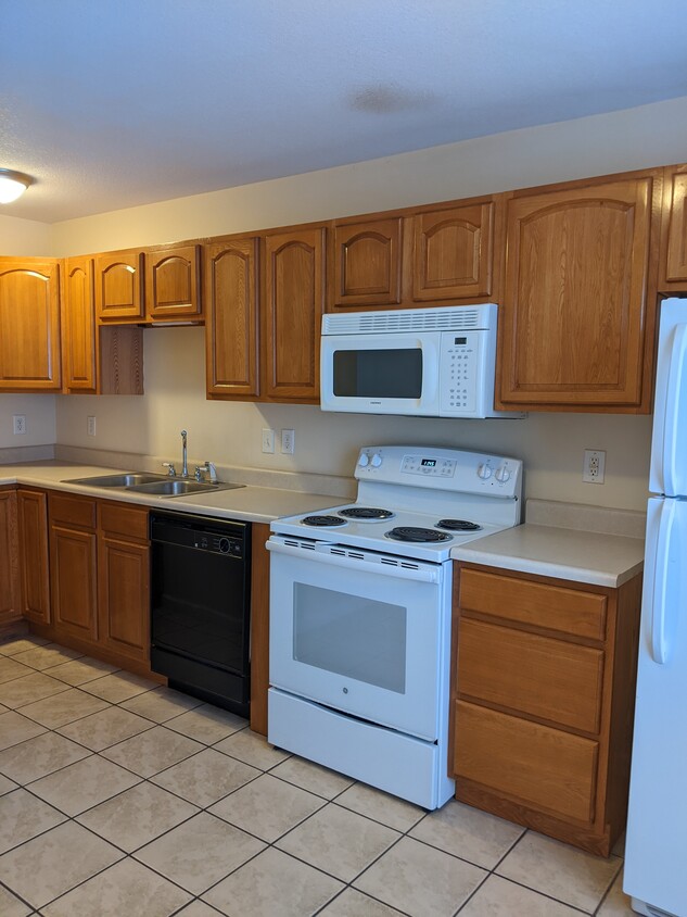 Kitchen - 417 Fairgrounds Rd